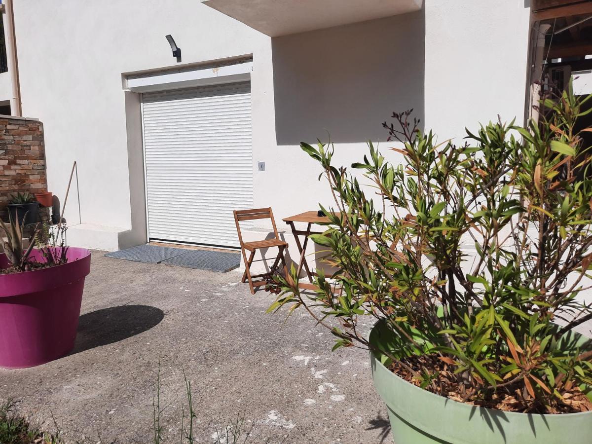 Location Venelles Villa Exteriör bild