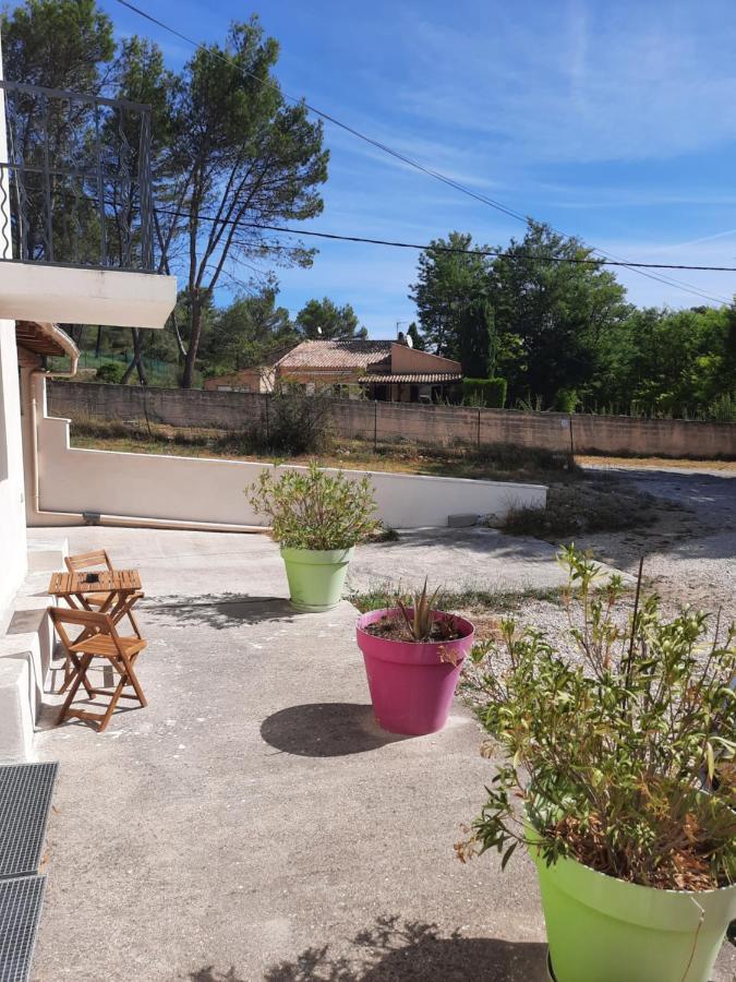 Location Venelles Villa Exteriör bild